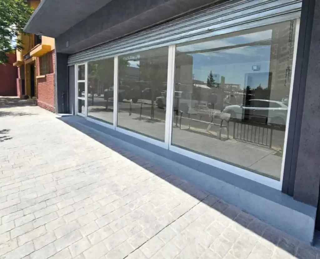 Edificio con locales comerciales entrega inmediata venta con bono pie vende Varpropiedades