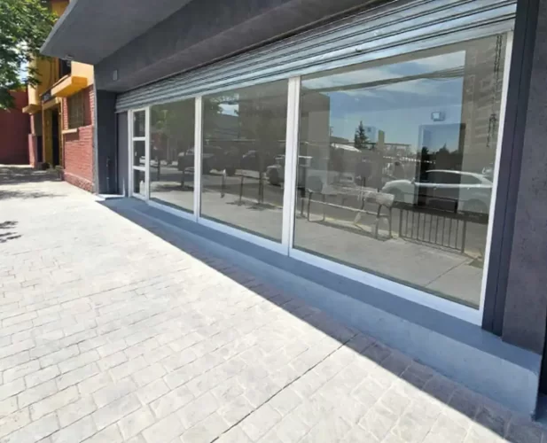 Edificio con locales comerciales entrega inmediata venta con bono pie vende Varpropiedades