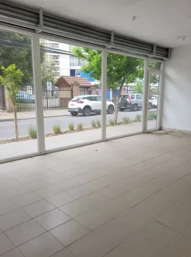 Interior local comercial piso ceramica grandes virtrinas venta con bono pie