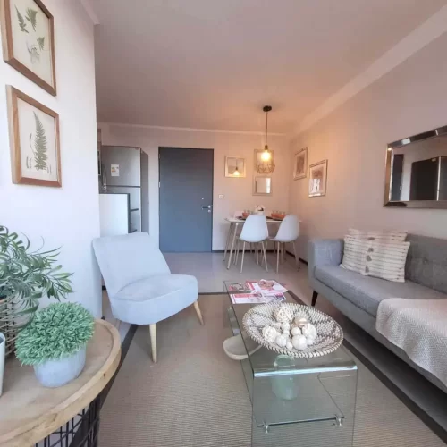 Living comedor y pasillo entrda departamento venta con bono pie en Independencia venta sin comisiones Varpropiedades