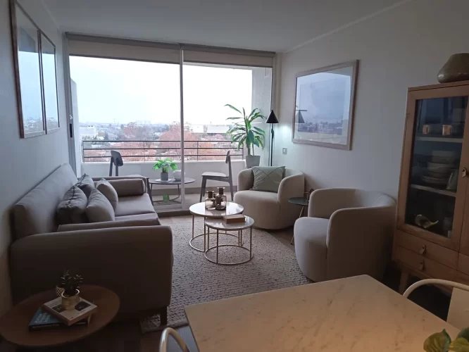 Living comedor vista balcon departamentos entrega inmediata y ayuda paar el pie