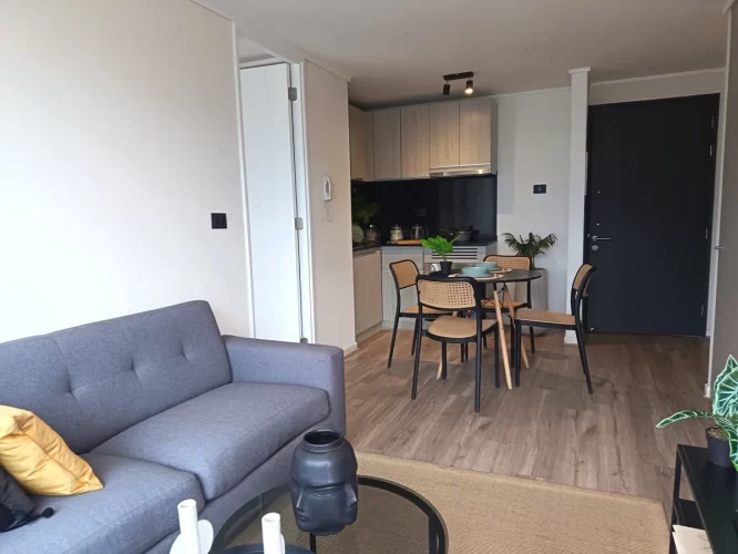 03-living-comedor-vista-entrada-departamento-venta-la-florida-metro-mirador