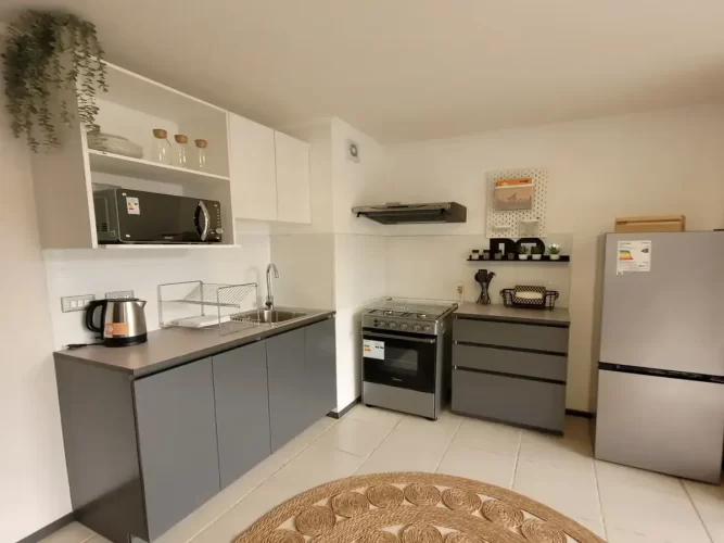 Cocina amoblada departamento Quinta Normal sin ahorros