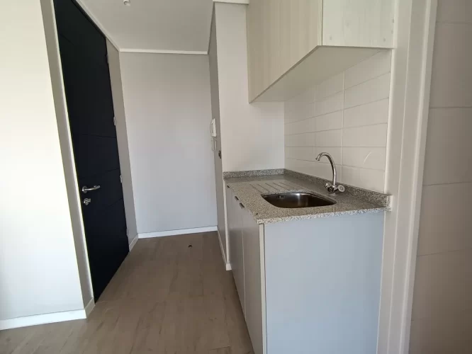 Cocina amoblada piso ceramica vende Varpropiedades Estación Central