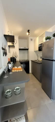Cocina amoblada departamentos entrega inmediata venta con bono pie metro Cerrillos