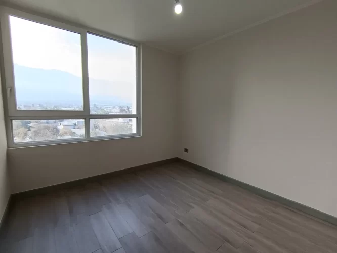 Dormitorio principal: cama de 2 plazas, vista ventanal Departamento 2 dormitorios 1 baño: en venta en Macul entrega inmediata