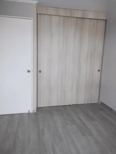 Dormitorio principal cama 2 plazas departamento La Cisterna bono pie