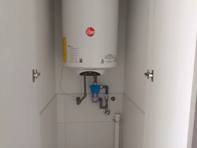 Espacio para termo y lavadora departamento Estacion Central sin ahorros