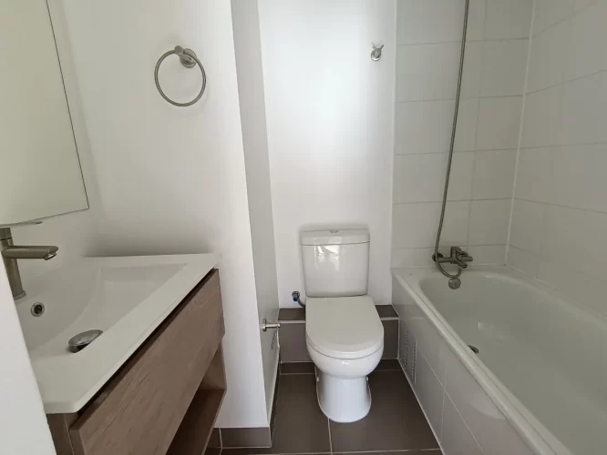 Baño completo con tina integrada; venta con bono pie, Quinta Normal. Vende Varpropiedades
