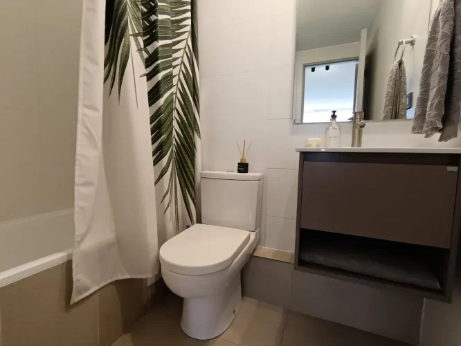 Baño Departamento1 domiitorio 1 baño en La Florida entrega inmediata compra con auyuda para el pie
