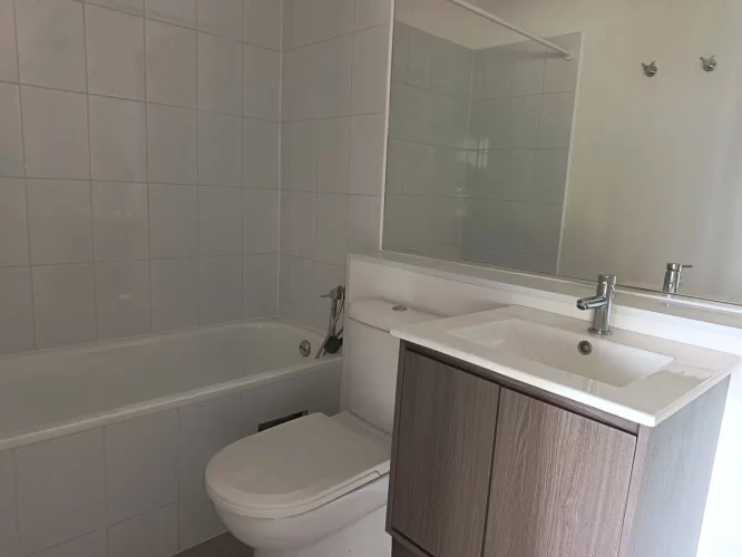 Baño dormitorio departamento San Joaquín, entrega inmediata, venta con bono pie
