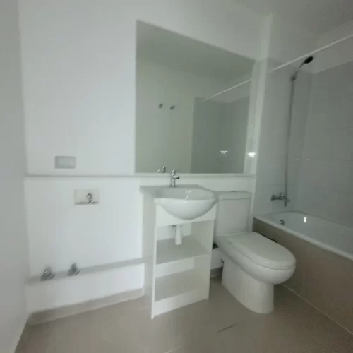 Baño dcon conexion lavadora departamento entrega inmediata en La Cisterna venta con bono pie