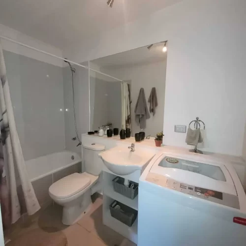 Baño conexion a lavadora grndes espacio en Independencia venta sin comisiones Varpropiedades