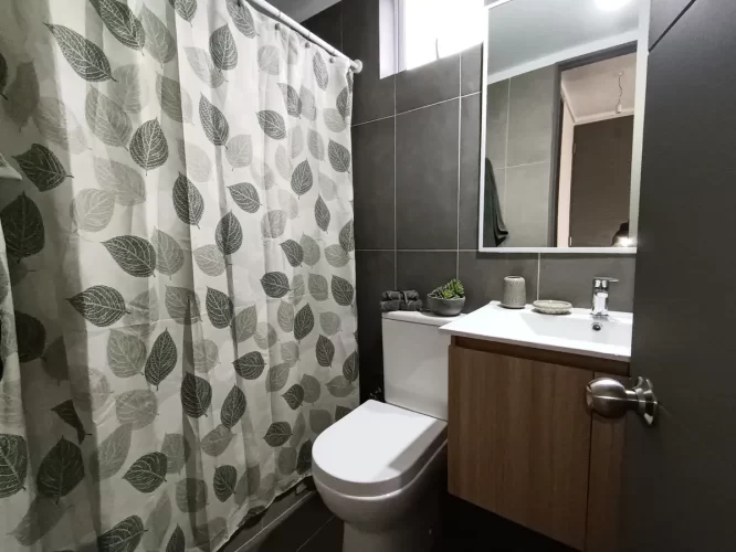 Baño dormitorio principal departamento San Bernardo entrega inmediata