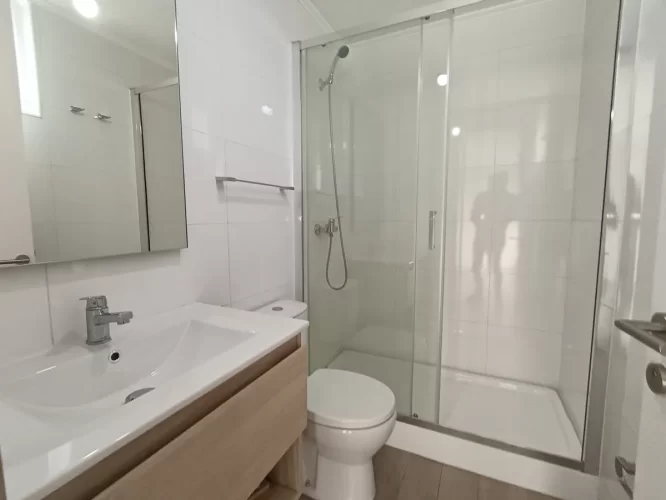 Baño dormitorio principal departamento en venta, Macul, bono pie, 3D2B