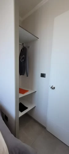 Closet segundo dormitorio departamentos entrega inmediata venta con bono pie metro Cerrillos