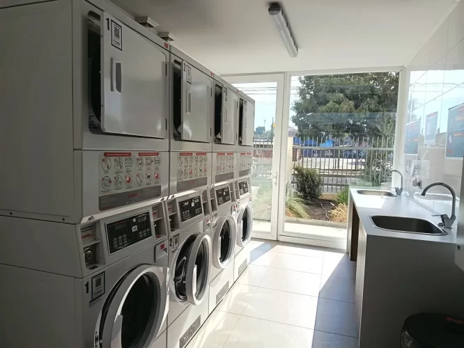 Sala de lavado y secado, Departamento 2 dormitorios 1 baño: en venta en Macul entrega inmediata