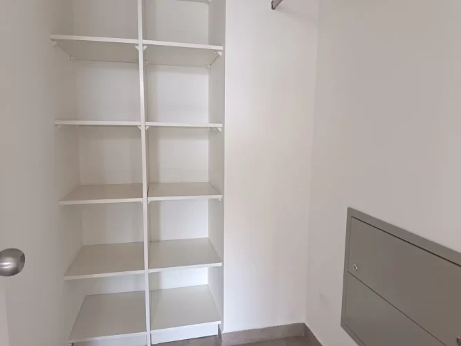Ealking closet segundo dormitorio departamento Estacion Central sin ahorros