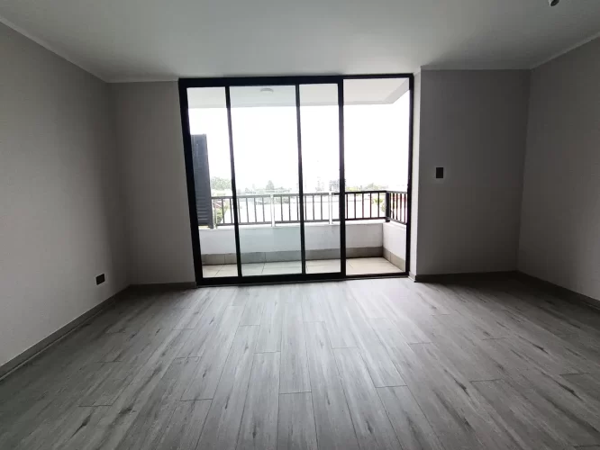 Dormitorio principal cama 2 plazas departamento La Cisterna entrega inmediata cercano ametro interrmodal