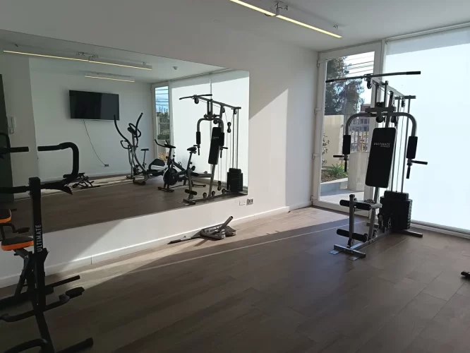 Gimnasio en edificio, primer piso departamento en venta, Macul, bono pie, 3D2B
