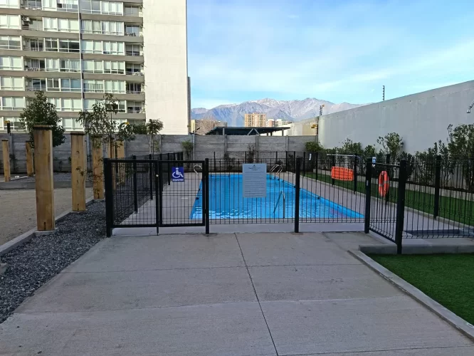 Piscina en edificio Departamento entrega inmediata, bono pie